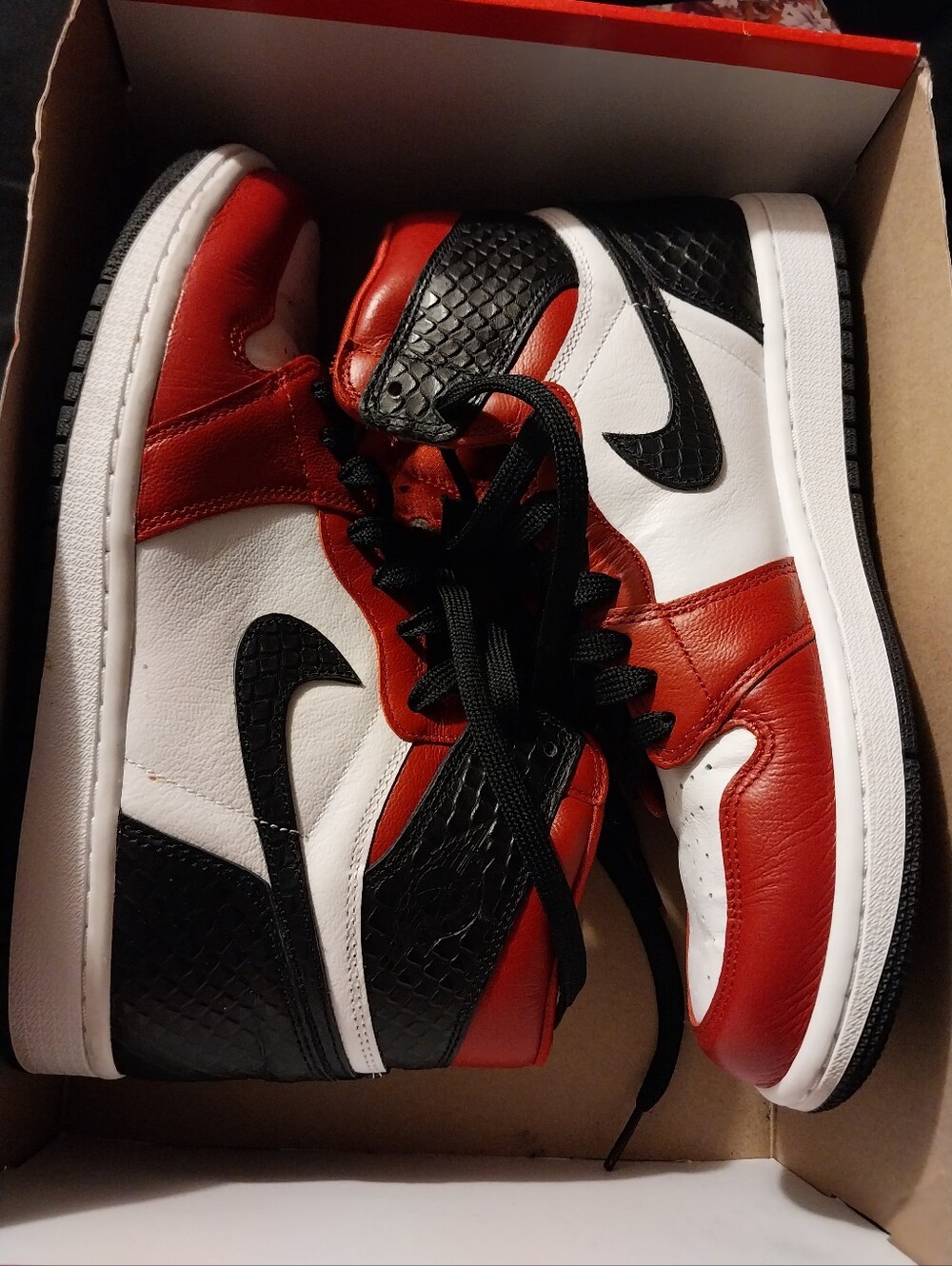Jordan 1 HI Satin Snakes Sneakers